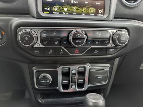 Used 2022 Jeep Wrangler Unlimited Sahara w/ Cold Weather Group AWD/4WD image 20