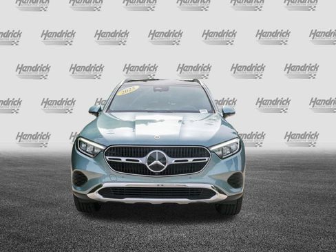 Used 2025 Mercedes-Benz GLC 300 4MATIC image 3