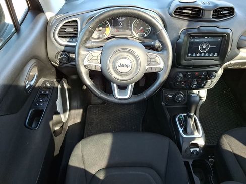 Used 2018 Jeep Renegade Latitude w/ Advanced Technology Group AWD/4WD image 13