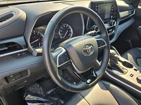 Used 2022 Toyota Highlander XSE AWD/4WD image 23