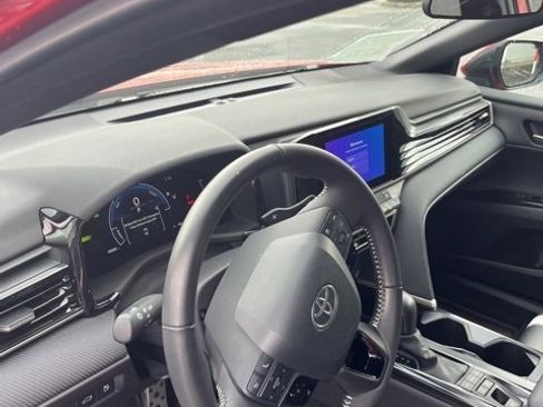 Used 2025 Toyota Camry SE image 13