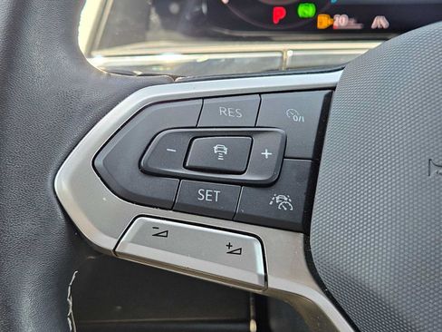 Used 2024 Volkswagen Atlas Cross Sport SE FWD image 16