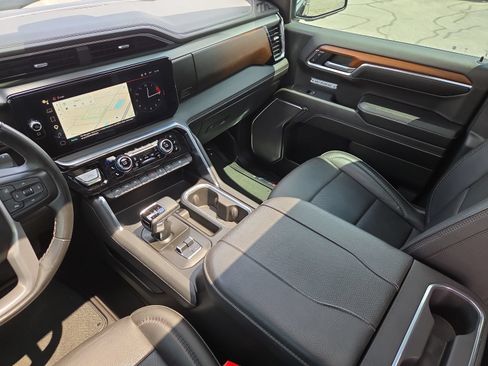 Used 2023 GMC Sierra 1500 Denali w/ Technology Package AWD/4WD image 19