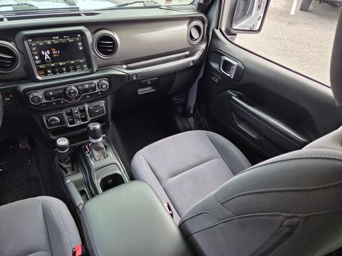 Used 2022 Jeep Gladiator Sport AWD/4WD image 14