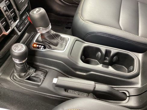 Used 2025 Jeep Wrangler Unlimited Sahara image 32