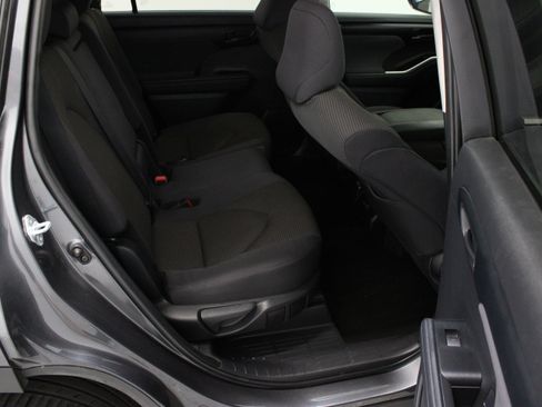 Used 2025 Toyota Highlander LE AWD/4WD image 34