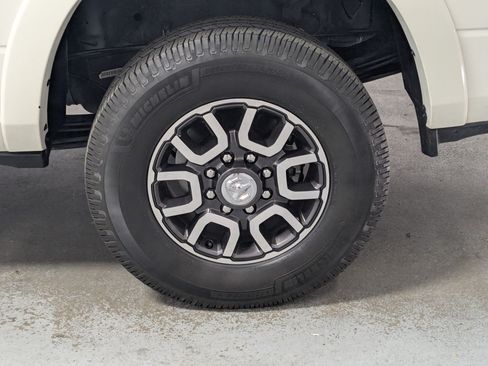 Used 2023 RAM 3500 Limited AWD/4WD image 28