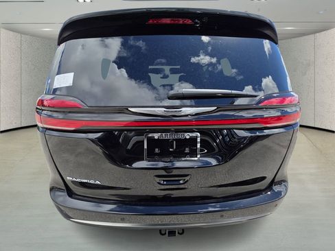 New 2026 Chrysler Pacifica Pinnacle w/ Trailer Tow Group image 5