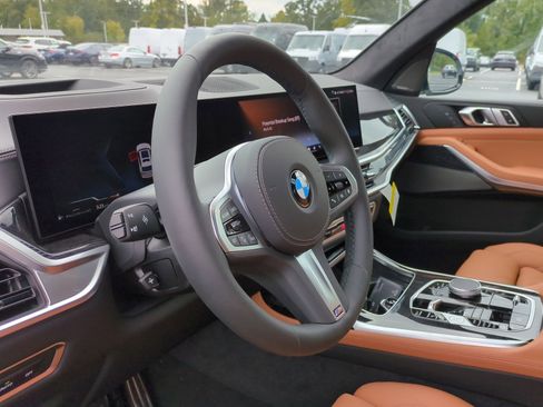 Used 2026 BMW X7 xDrive40i w/ M Sport Package AWD/4WD image 18