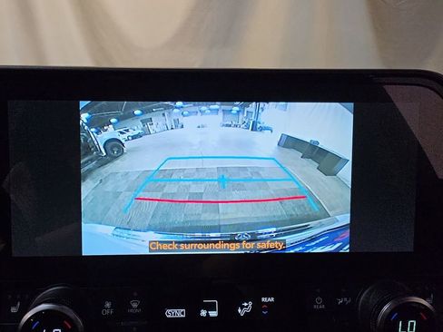 Used 2023 Toyota Highlander XLE AWD/4WD image 24