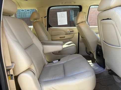 Used 2007 Cadillac Escalade ESV AWD image 12