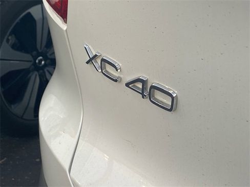 Used 2023 Volvo XC40 B4 Plus w/ Driver Assist Package image 7