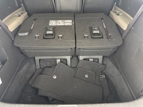 Certified 2025 Kia Carnival FWD image 28