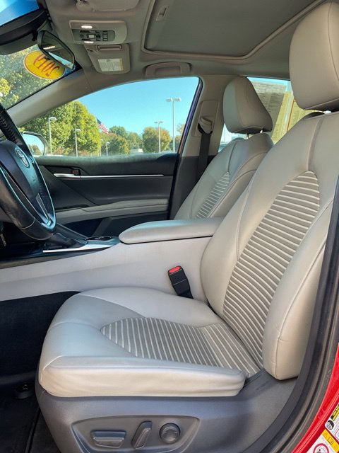 Used 2019 Toyota Camry SE FWD image 13