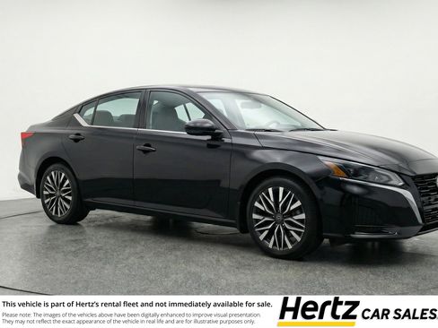 Used 2025 Nissan Altima 2.5 SV image 1