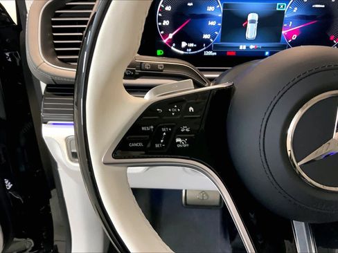 Used 2025 Mercedes-Benz Maybach GLS 600 4MATIC image 23