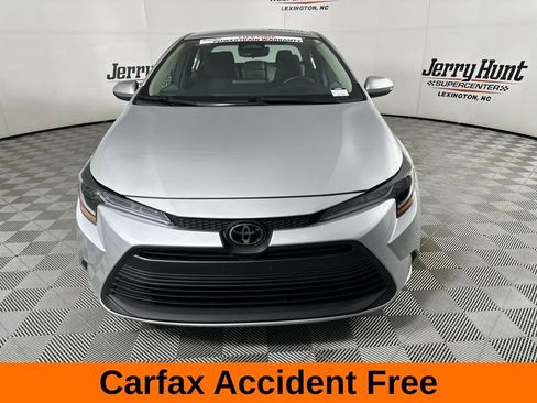 Used 2025 Toyota Corolla LE FWD image 3