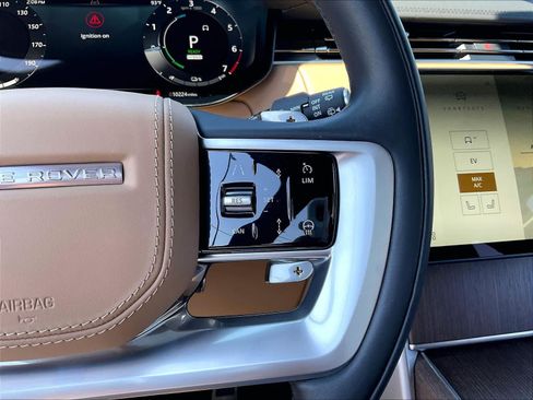Used 2025 Land Rover Range Rover SE AWD/4WD image 19