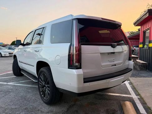 Used 2019 Cadillac Escalade Luxury RWD image 4