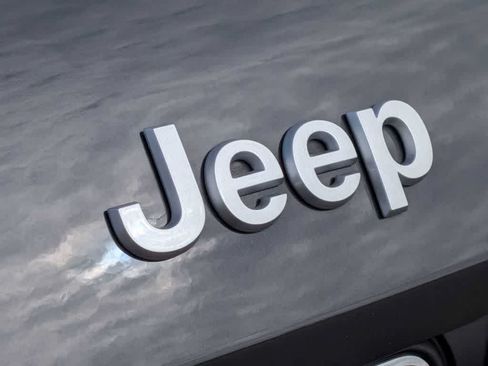 Certified 2025 Jeep Grand Cherokee Laredo X w/ Luxury Tech Group I AWD/4WD image 13