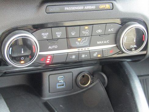 Used 2022 Ford Escape Titanium w/ Titanium Elite Package AWD/4WD image 24