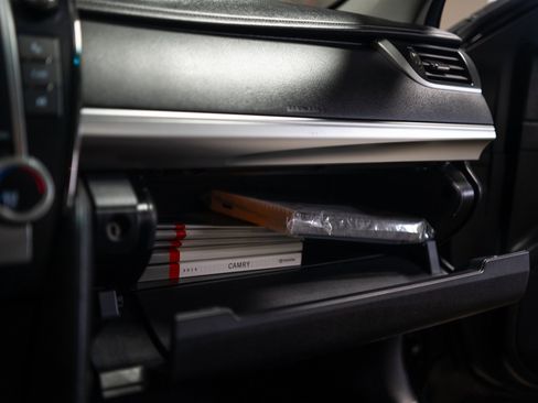 Used 2014 Toyota Camry SE image 35