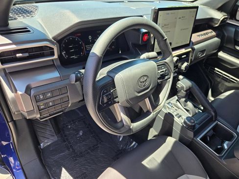 Used 2025 Toyota Tacoma TRD Sport AWD/4WD image 19