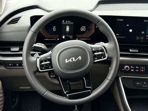 New 2026 Kia Carnival LXS FWD image 11