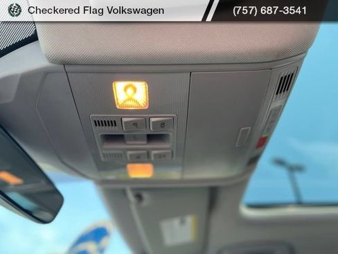 Used 2025 Volkswagen Jetta SE FWD image 18