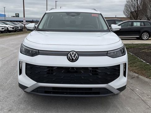 New 2026 Volkswagen Tiguan SE image 2