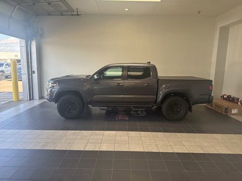 Used 2020 Toyota Tacoma TRD Pro image 1