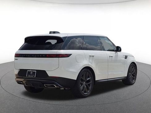 Used 2025 Land Rover Range Rover Sport SE AWD/4WD image 5