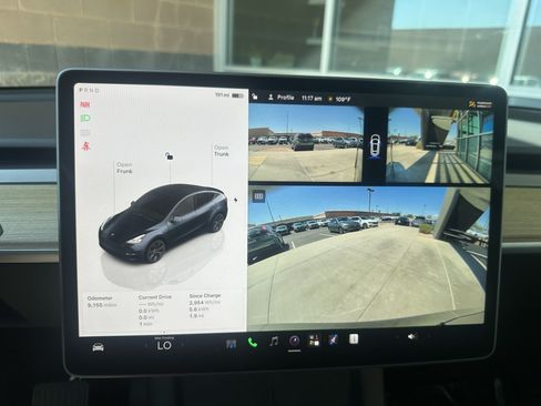 Used 2025 Tesla Model Y Long Range RWD image 23