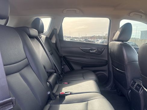 Used 2020 Nissan Rogue SL image 16