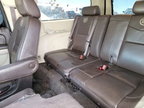 Used 2013 Cadillac Escalade ESV Platinum AWD/4WD image 8