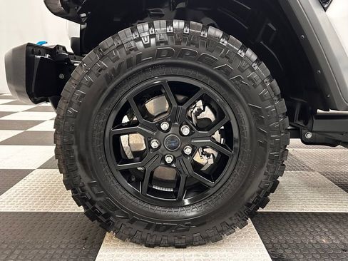 Used 2024 Jeep Wrangler Unlimited AWD/4WD image 8