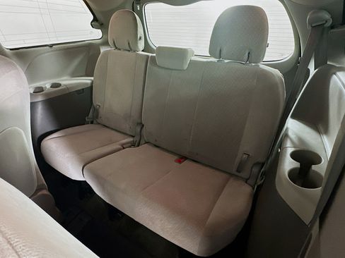 Used 2016 Toyota Sienna LE FWD image 27