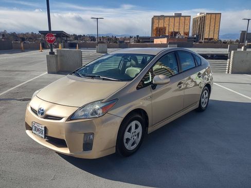 Used 2010 Toyota Prius Five FWD image 2