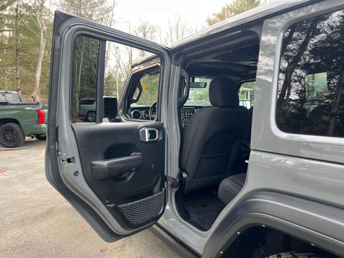 Used 2022 Jeep Wrangler Unlimited Willys image 32