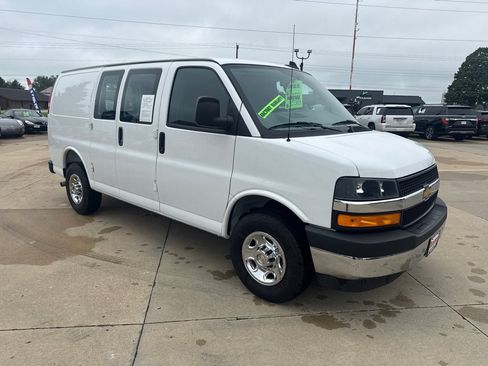 Used 2025 Chevrolet Express 2500 w/ Driver Convenience Package RWD image 7