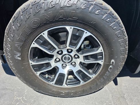 Used 2020 Nissan Titan SV w/ SV Convenience Package image 10