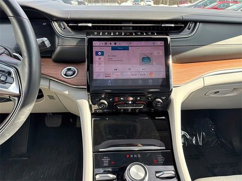 Used 2022 Jeep Grand Cherokee Summit w/ Luxury Tech Group V image 26