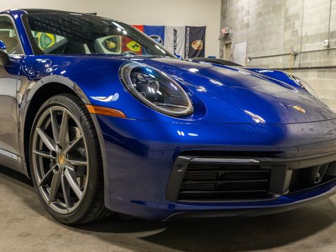 Used 2020 Porsche 911 Carrera w/ Premium Package RWD image 13