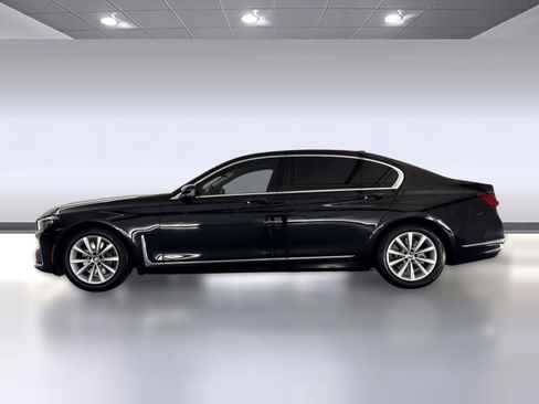 Used 2021 BMW 740i image 2