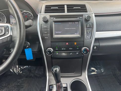 Used 2015 Toyota Camry SE FWD image 16