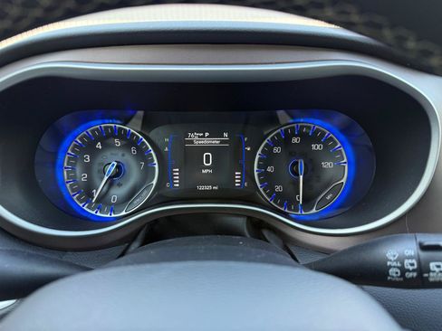 Used 2022 Chrysler Voyager LX FWD image 35
