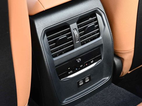 New 2026 BMW 330i Sedan w/ M Sport Package image 27