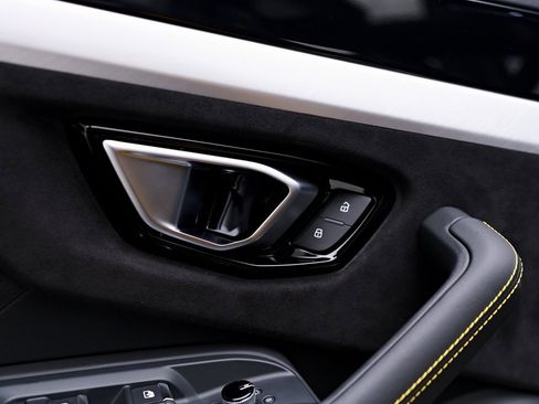 Used 2021 Lamborghini Urus image 38