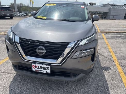 Used 2023 Nissan Rogue SV image 12