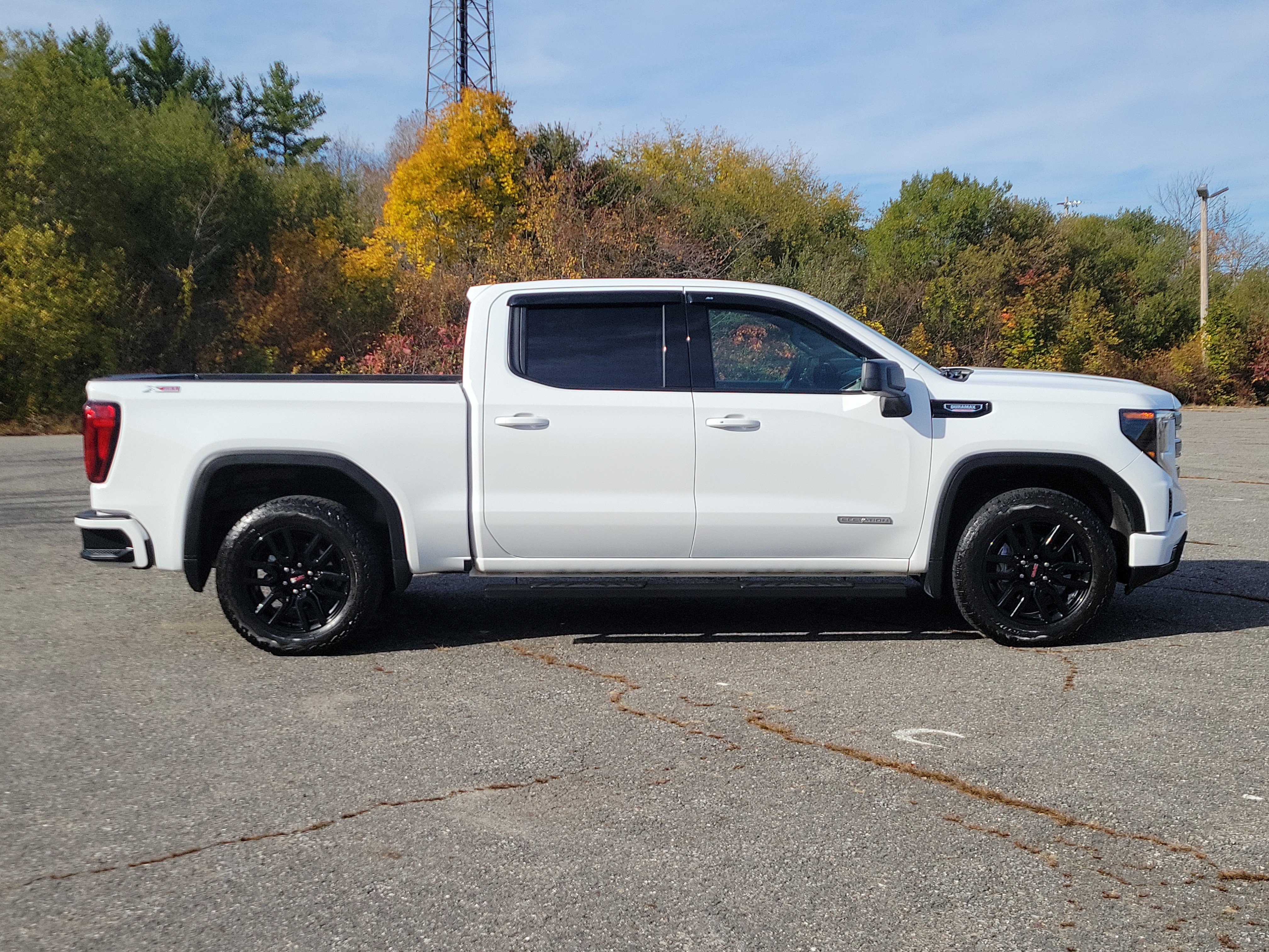 Used 2025 GMC Sierra 1500 Elevation w/ X31 Off-Road Package AWD/4WD image 4